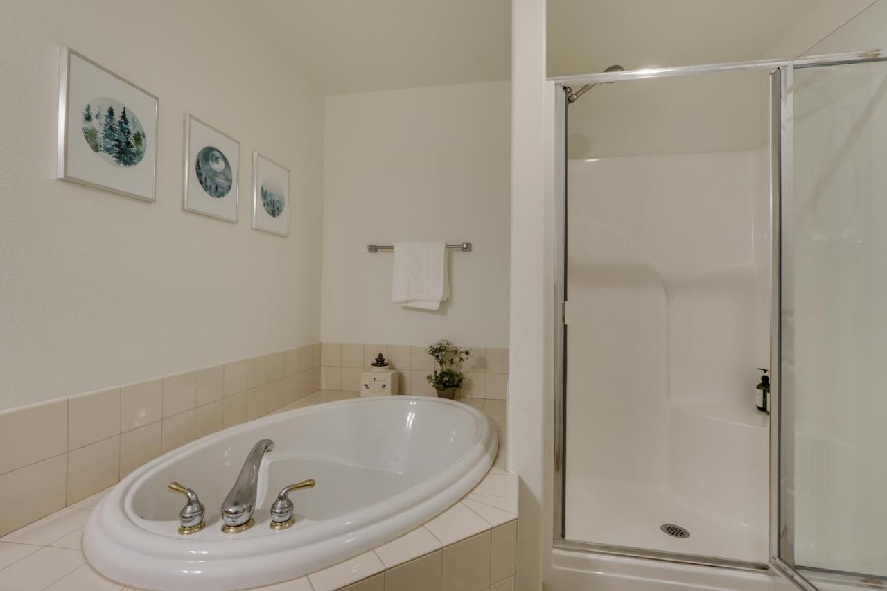 Klamath Falls Getaway With Pool And Hot Tub Access! Экстерьер фото